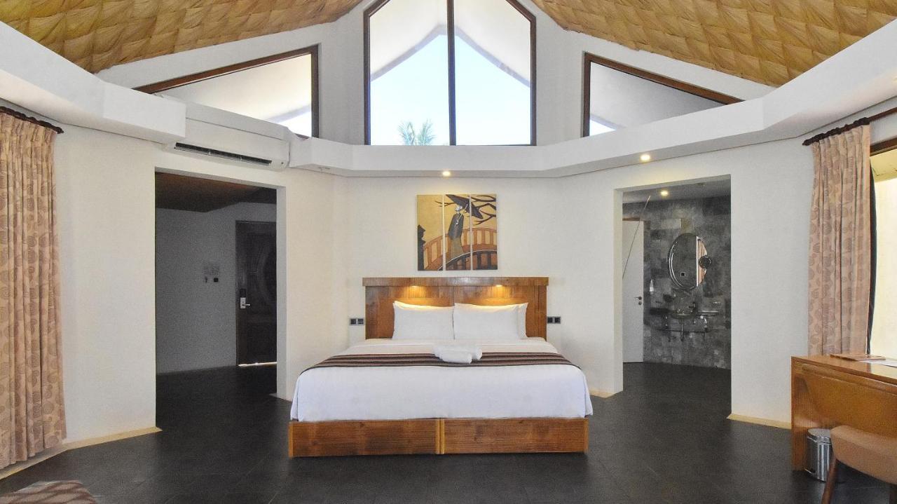 Ambassador In Paradise Balabag  Εξωτερικό φωτογραφία A bedroom at the resort