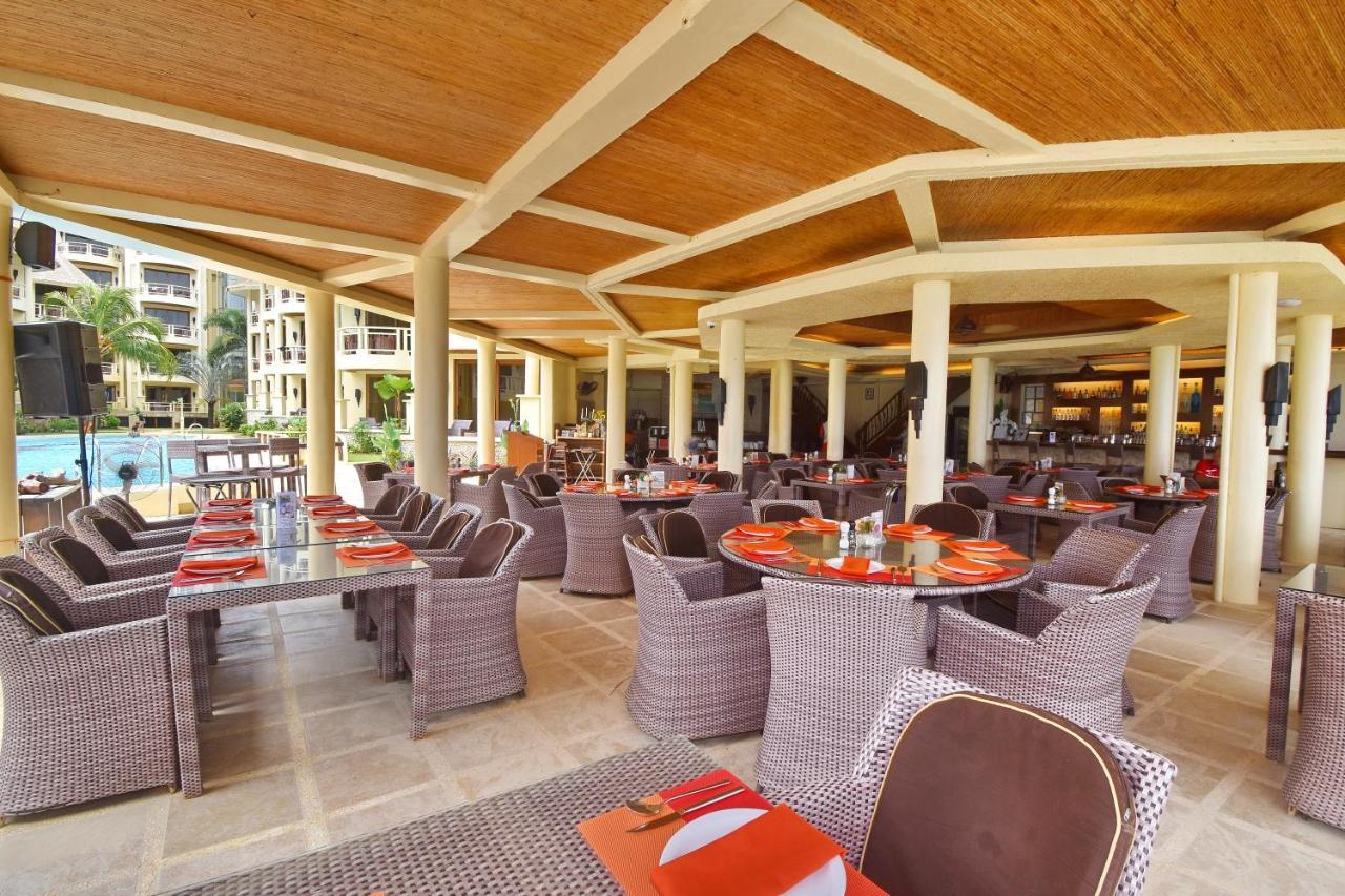 Ambassador In Paradise Balabag  Εξωτερικό φωτογραφία The restaurant at the hotel