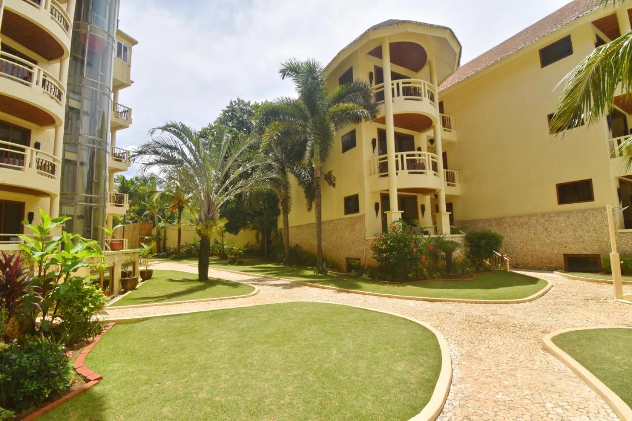Ambassador In Paradise Balabag  Εξωτερικό φωτογραφία The University of Yaoundé 1