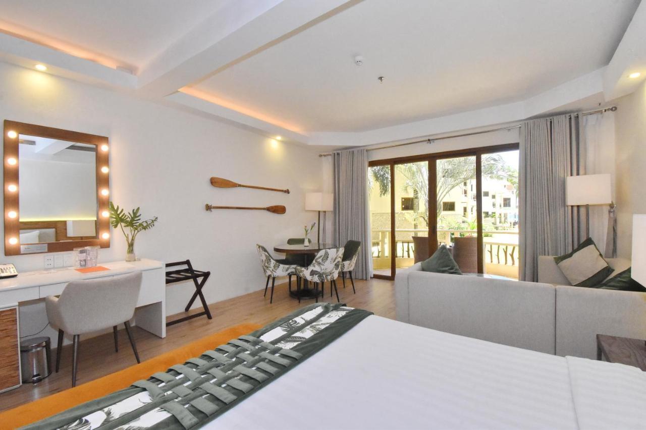 Ambassador In Paradise Balabag  Εξωτερικό φωτογραφία A room at the hotel