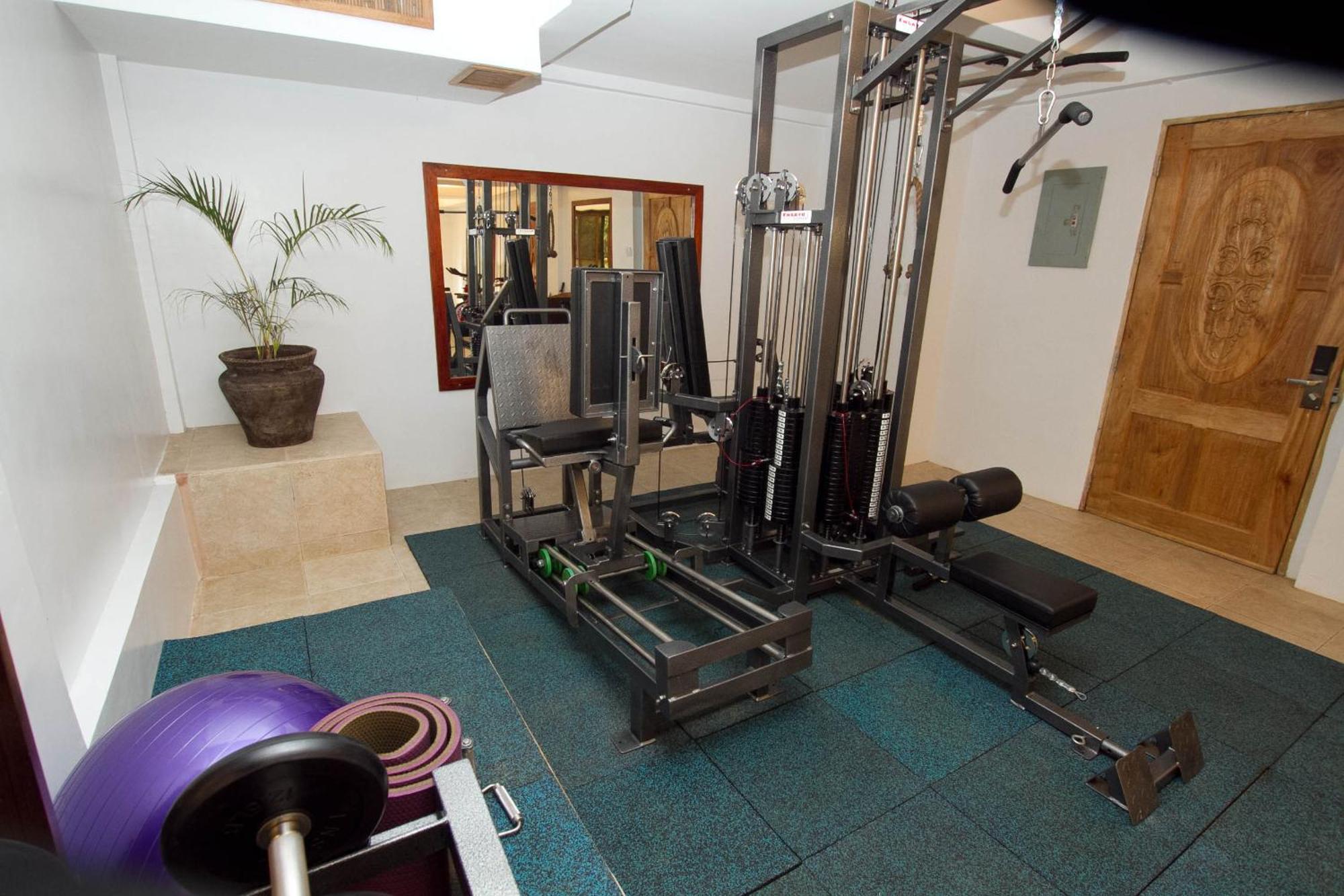 Ambassador In Paradise Balabag  Εξωτερικό φωτογραφία A typical home gym