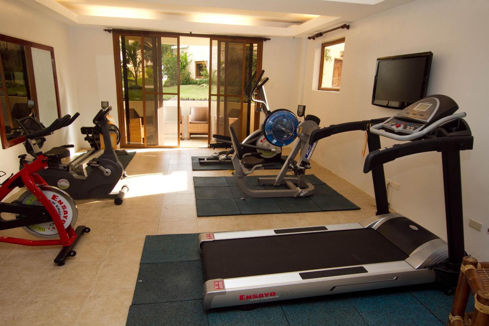 Ambassador In Paradise Balabag  Εξωτερικό φωτογραφία A home gym